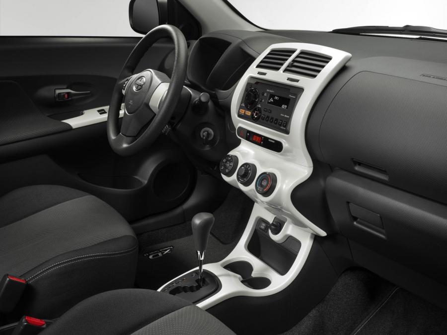 Интерьер Scion xD Release Series 4.0 2011 года  (фото 5 из 5)